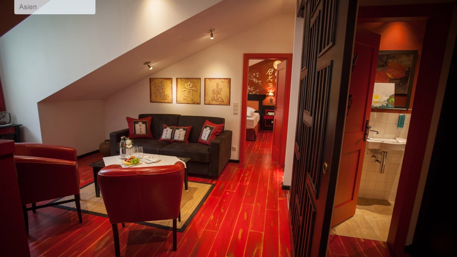 Europa-Park_Hotel_Bell-Rock_Penthouse-Suite-Asien_Wohnraum ...