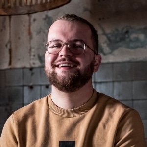 Tom Headshot