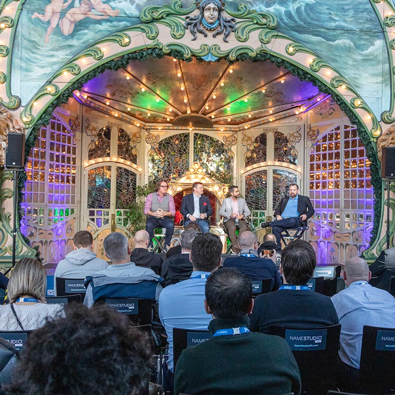 topic track ai H7A0370 800x800