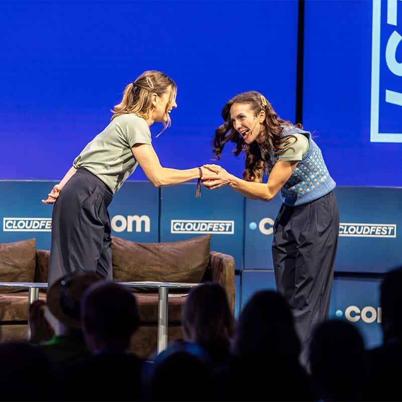 topic track corporate it D5A0311 800x800